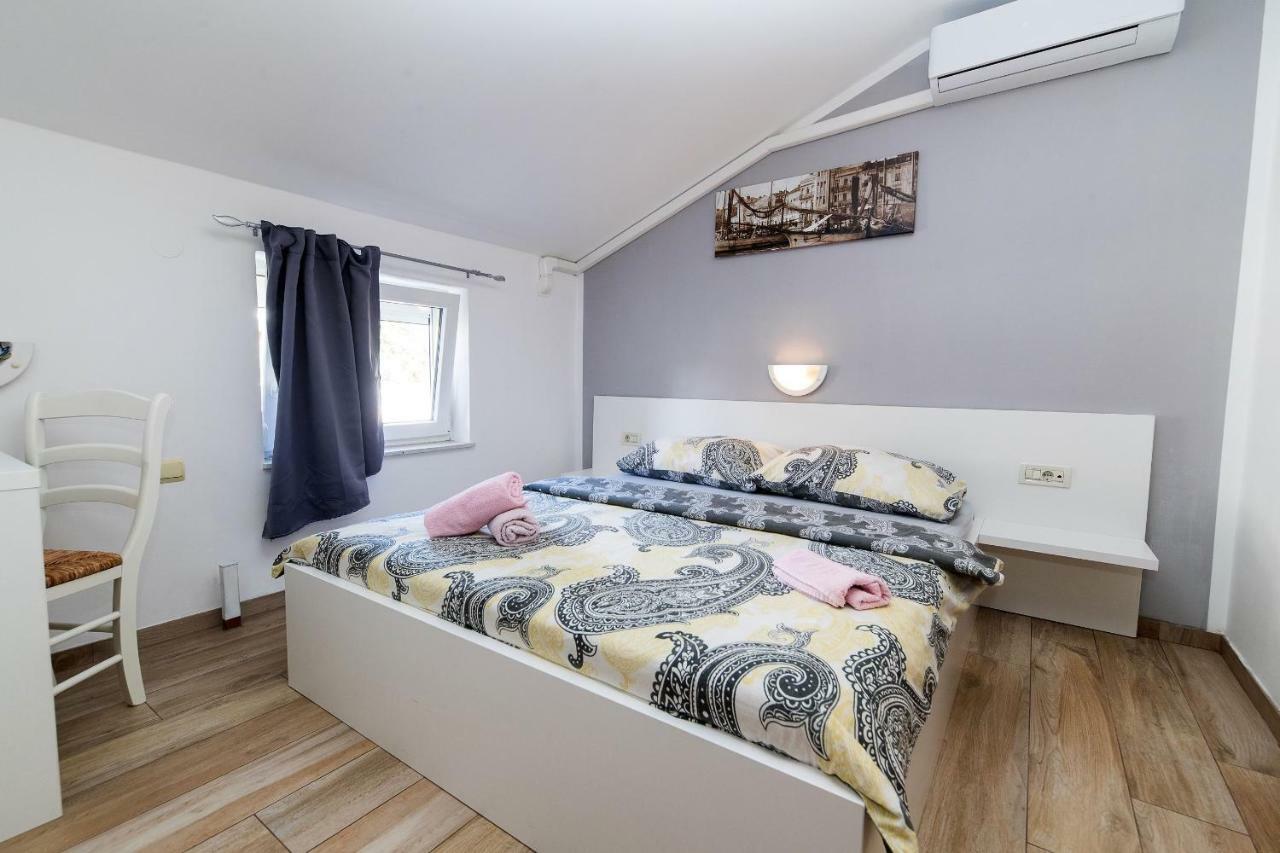 Guest House Berto Цриквениця Екстер'єр фото